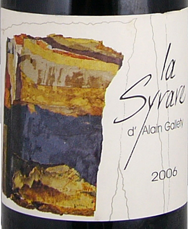 Rotwein in Holztruhe - La Syrare (Frankreich, Ardèche)
